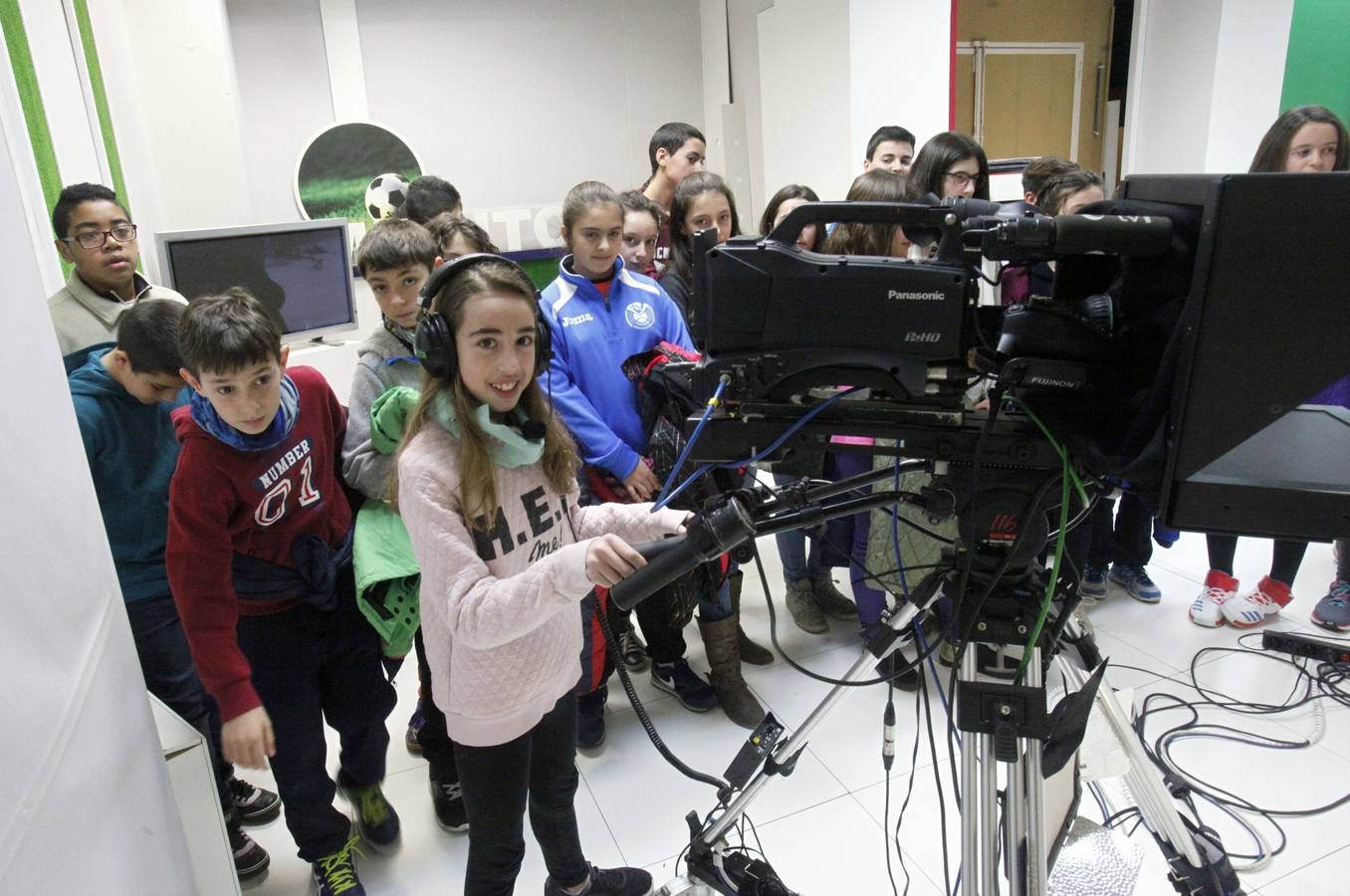 Los alumnos de 6º B del Ceip Las Gaunas de Logroño visitan la multimedia de Diario LA RIOJA