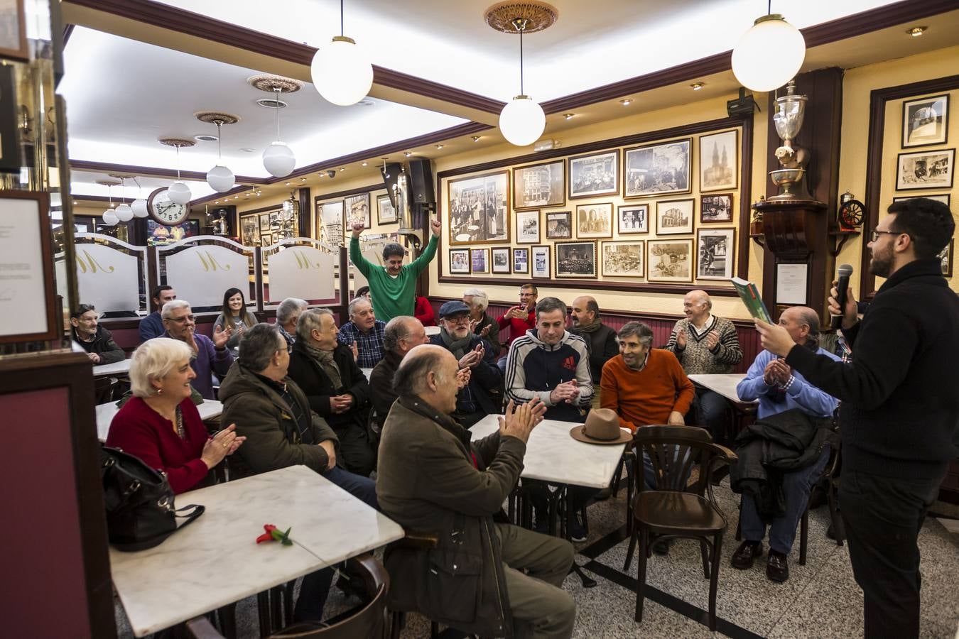 Torneo de mus en el Moderno