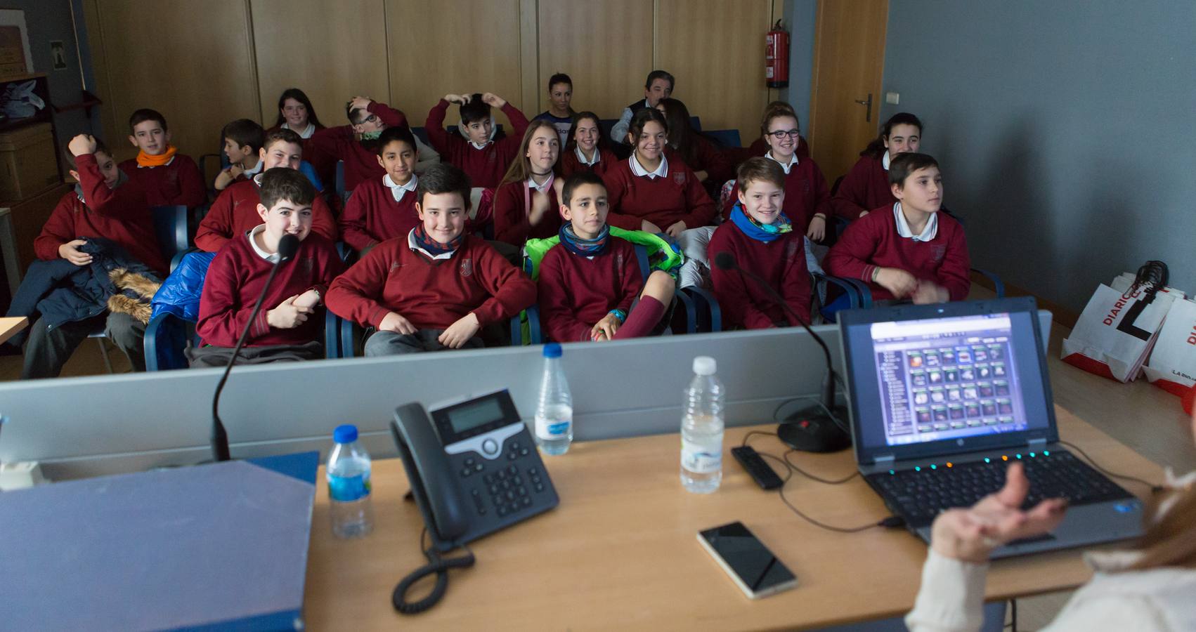 Los alumnos de 6º A de Jesuitas visitan la multimedia de Diario LA RIOJA