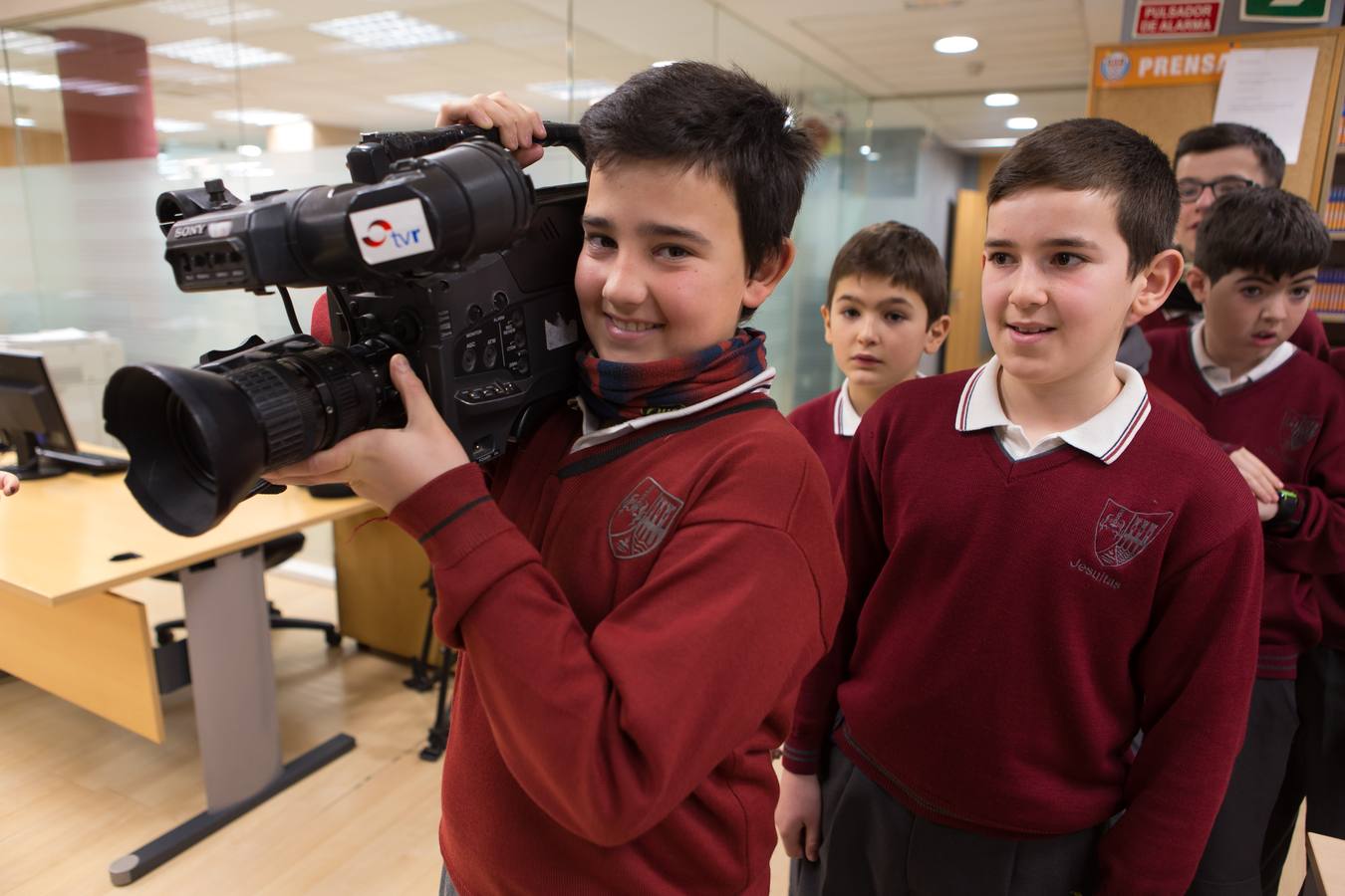 Los alumnos de 6º A de Jesuitas visitan la multimedia de Diario LA RIOJA