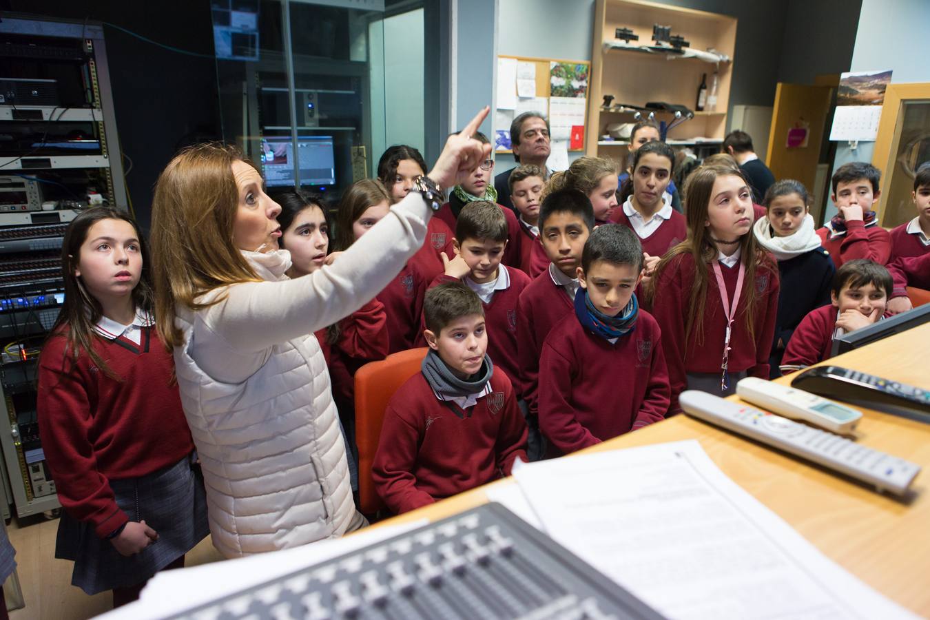 Los alumnos de 6º A de Jesuitas visitan la multimedia de Diario LA RIOJA