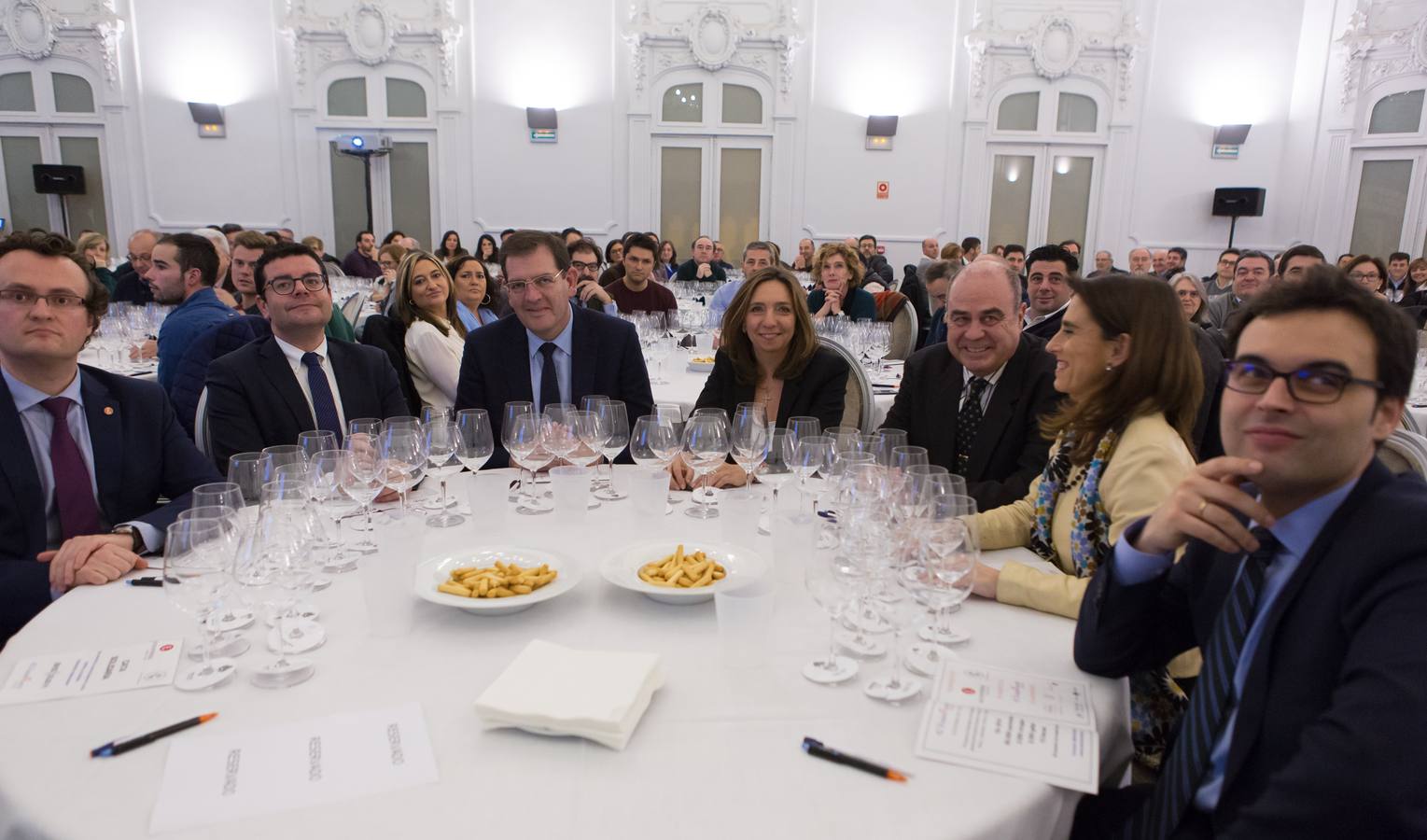 Agustín Santolaya y Álvaro Palacios dirigen una cata solidaria en el Círculo Logroñés