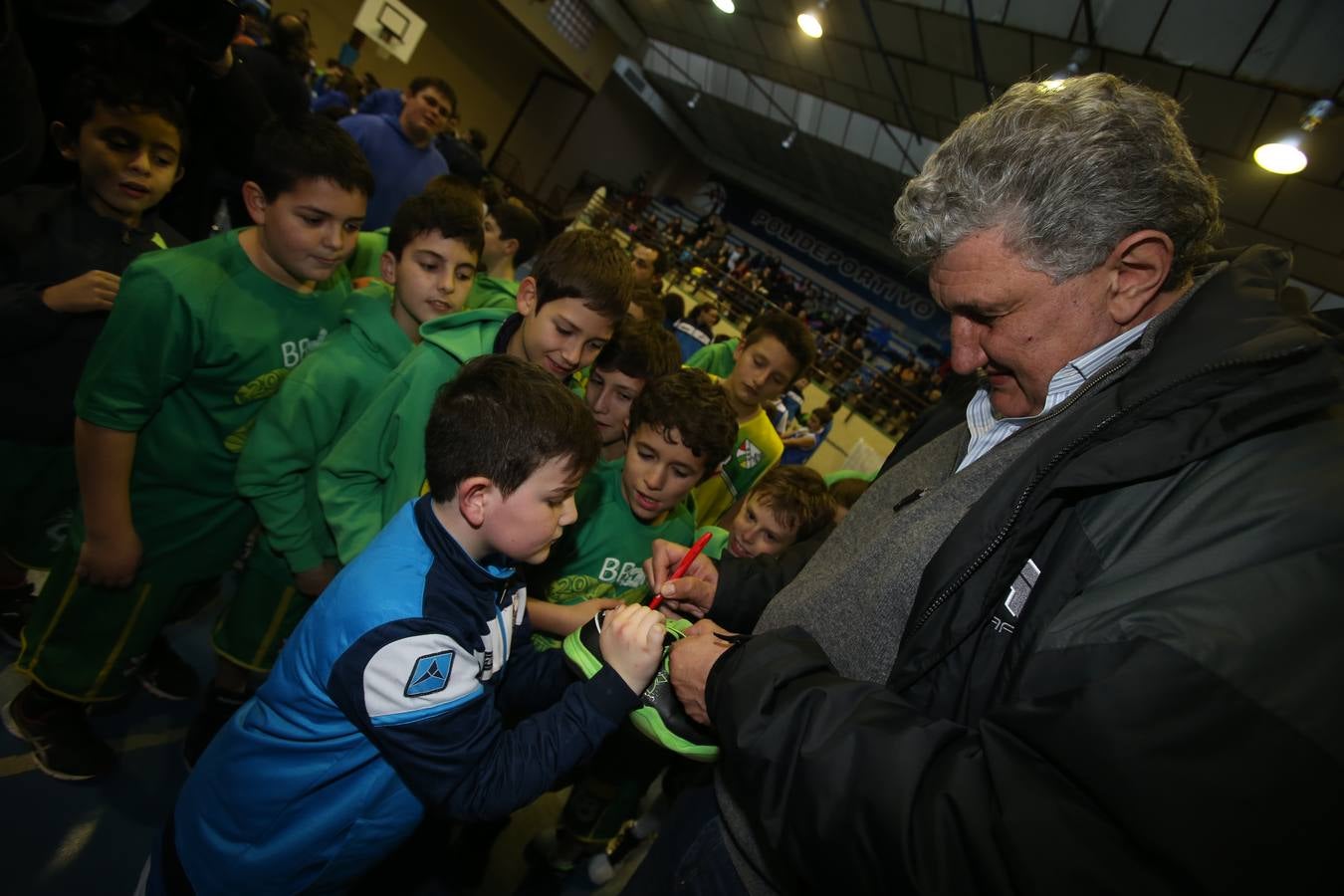 Fernando Romay participa en el entrenamiento de la cantera del CB Clavijo