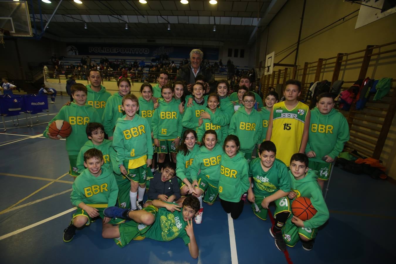 Fernando Romay participa en el entrenamiento de la cantera del CB Clavijo