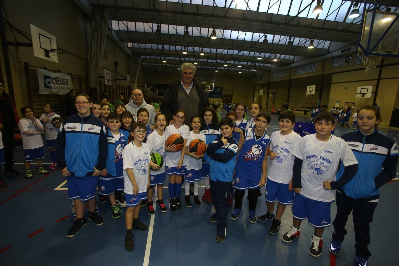 Fernando Romay participa en el entrenamiento de la cantera del CB Clavijo