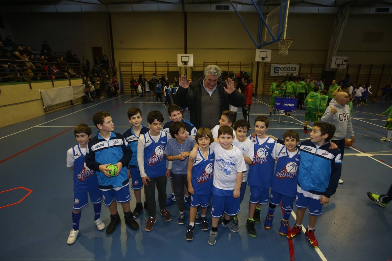 Fernando Romay participa en el entrenamiento de la cantera del CB Clavijo