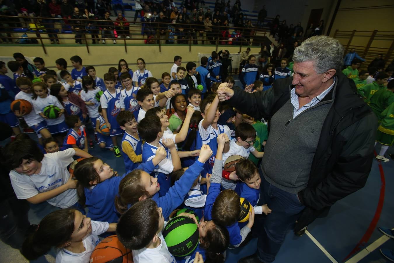 Fernando Romay participa en el entrenamiento de la cantera del CB Clavijo