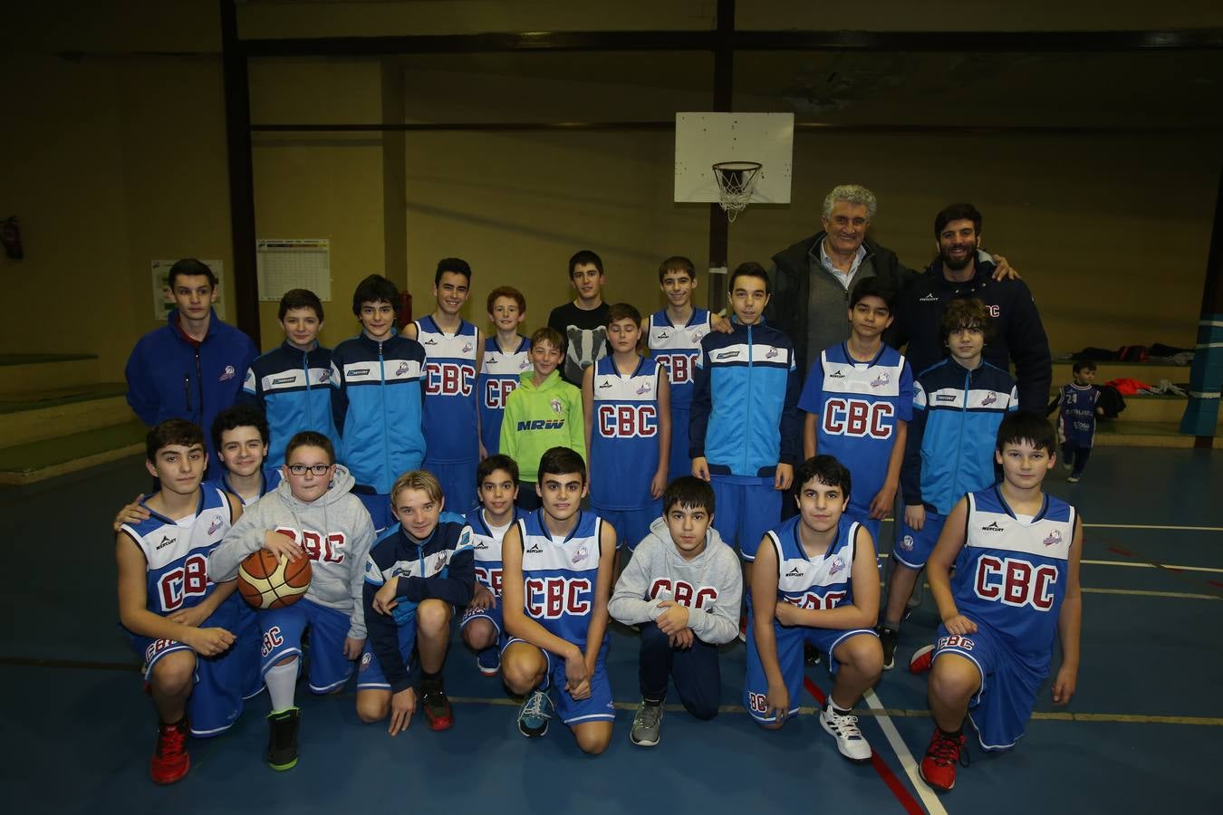 Fernando Romay participa en el entrenamiento de la cantera del CB Clavijo