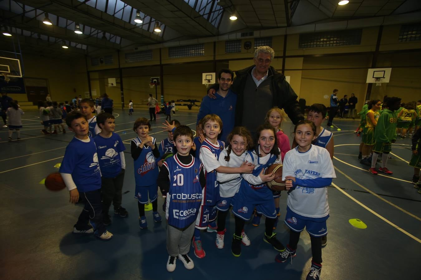 Fernando Romay participa en el entrenamiento de la cantera del CB Clavijo