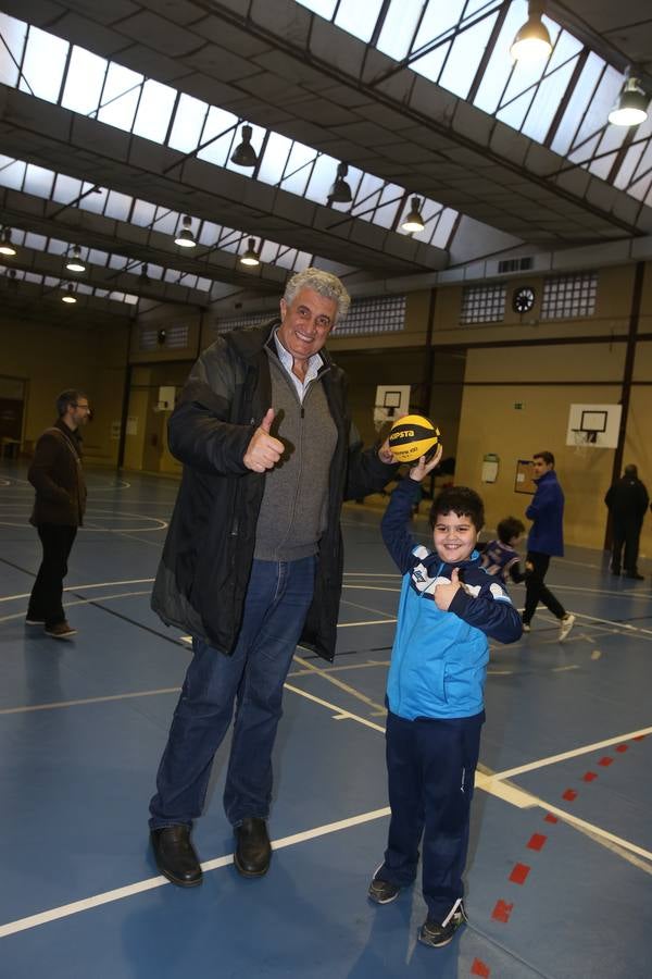 Fernando Romay participa en el entrenamiento de la cantera del CB Clavijo