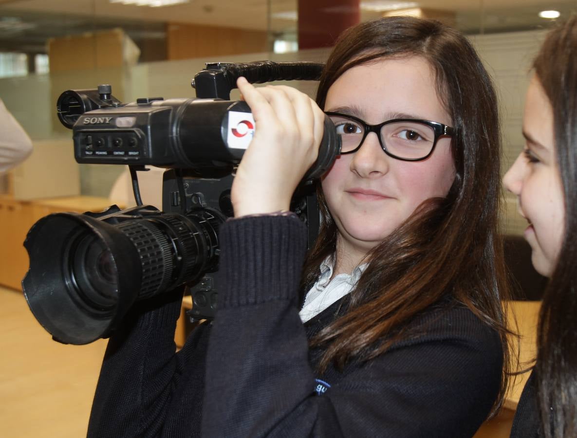 Los alumnos del 6º B del colegio Nuestra Señora del Buen Consejo, Agustinas, visitan la multimedia de Diario LA RIOJA