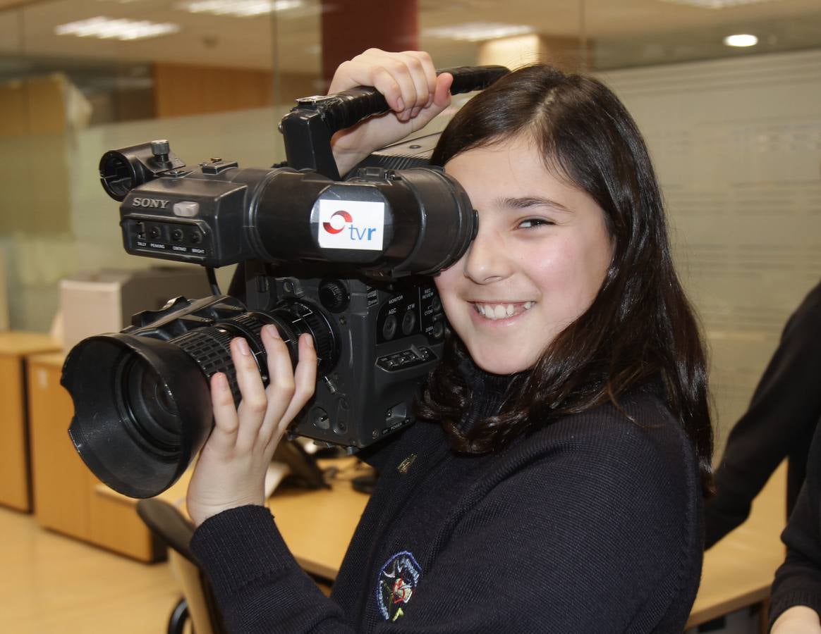 Los alumnos del 6º B del colegio Nuestra Señora del Buen Consejo, Agustinas, visitan la multimedia de Diario LA RIOJA