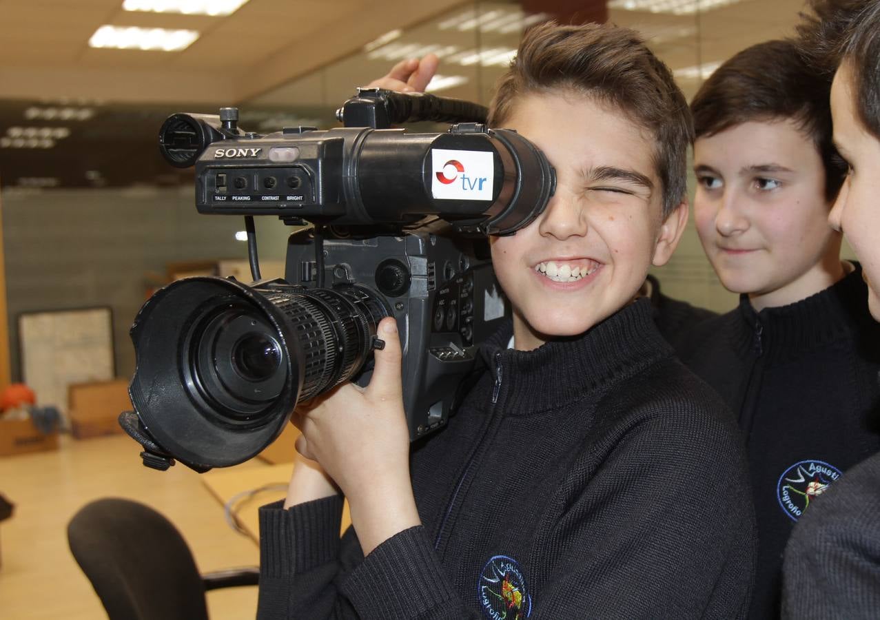 Los alumnos del 6º B del colegio Nuestra Señora del Buen Consejo, Agustinas, visitan la multimedia de Diario LA RIOJA
