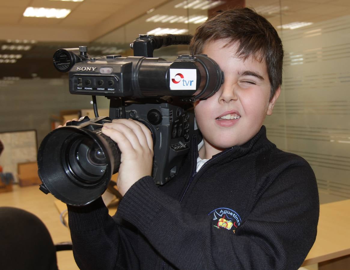 Los alumnos del 6º B del colegio Nuestra Señora del Buen Consejo, Agustinas, visitan la multimedia de Diario LA RIOJA