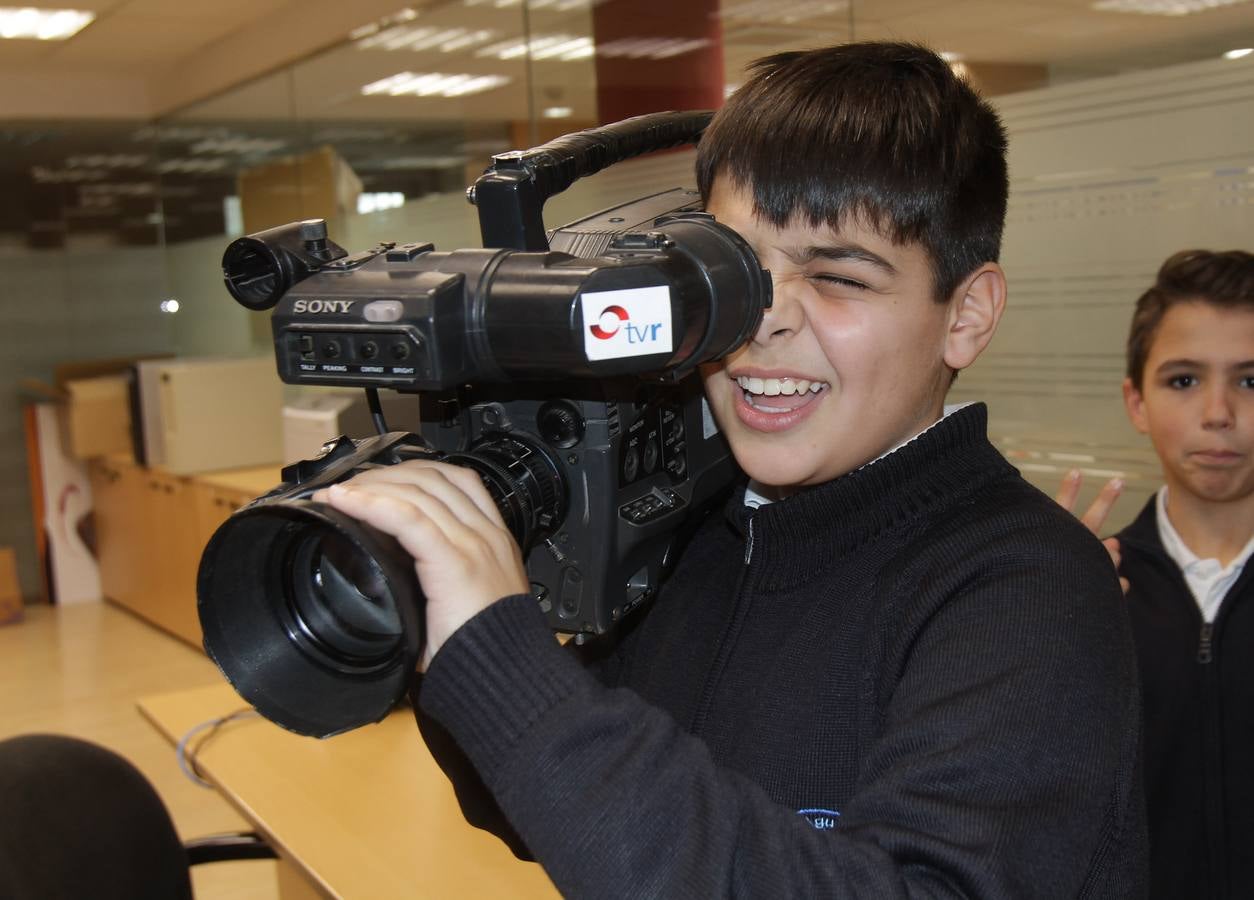 Los alumnos del 6º B del colegio Nuestra Señora del Buen Consejo, Agustinas, visitan la multimedia de Diario LA RIOJA