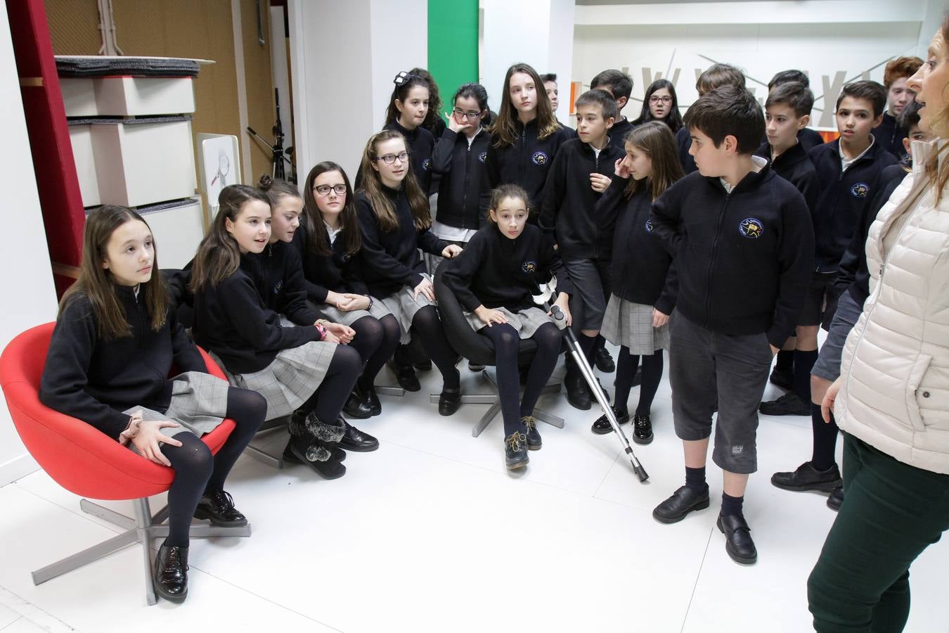 Los alumnos del 6º B del colegio Nuestra Señora del Buen Consejo, Agustinas, visitan la multimedia de Diario LA RIOJA