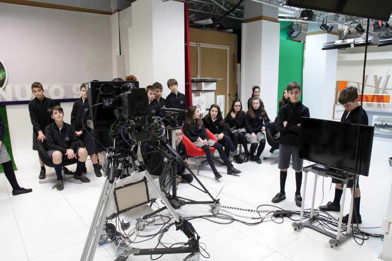 Los alumnos del 6º B del colegio Nuestra Señora del Buen Consejo, Agustinas, visitan la multimedia de Diario LA RIOJA