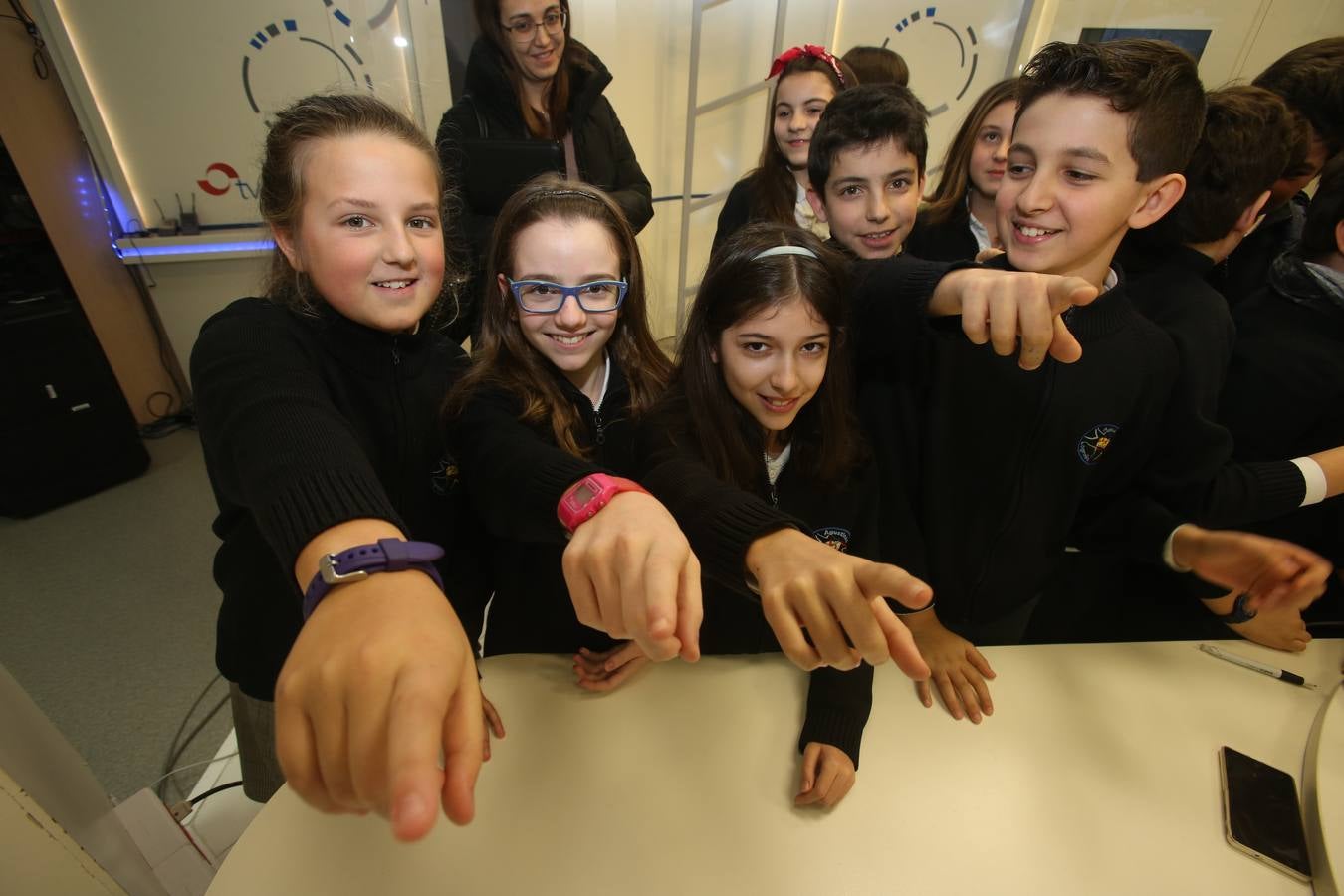 Los de alumnos de 6ºC del colegio Nuestra Señora del Buen Consejo, Agustinas, visitan la mulmedia de Diario LA RIOJA