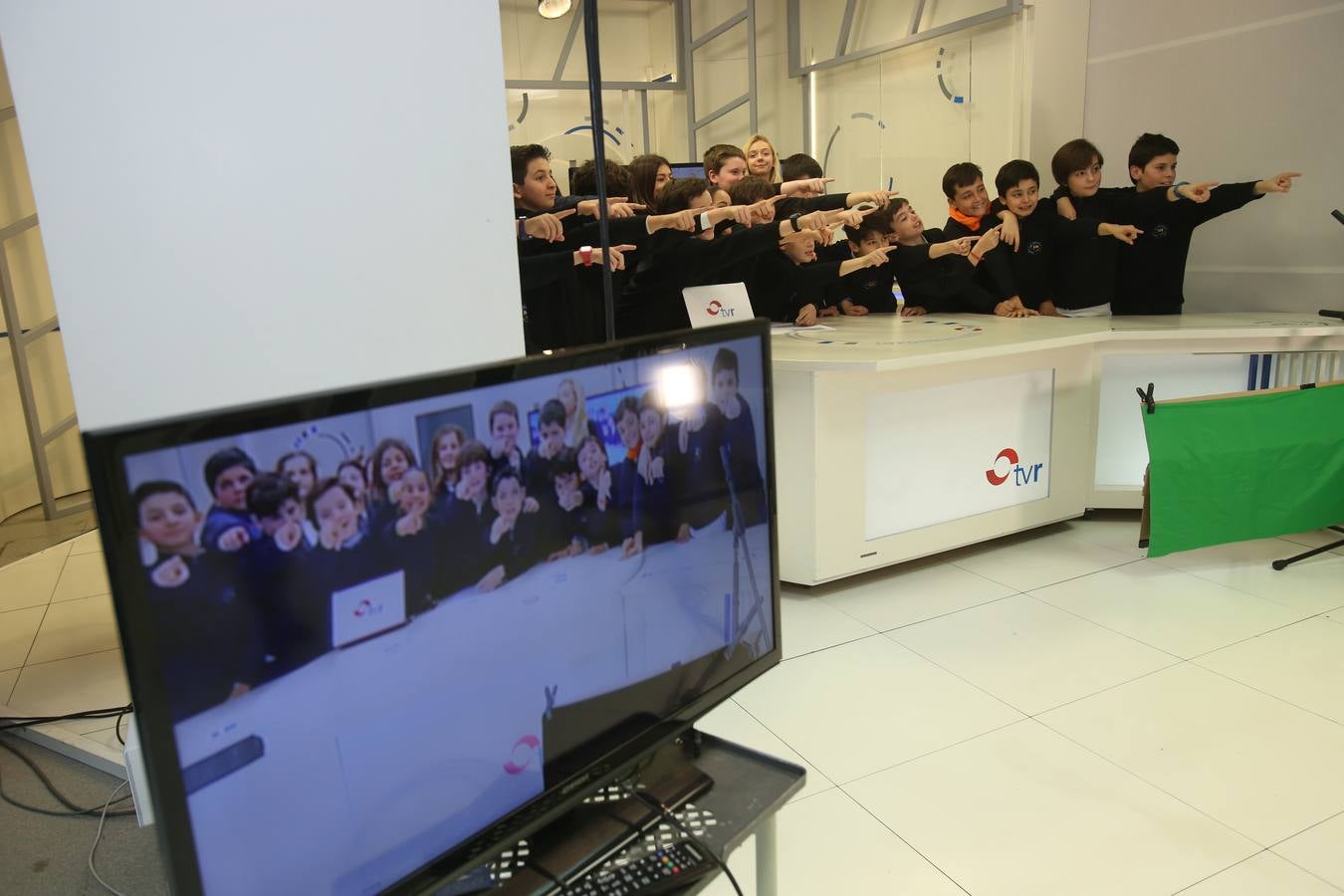 Los de alumnos de 6ºC del colegio Nuestra Señora del Buen Consejo, Agustinas, visitan la mulmedia de Diario LA RIOJA