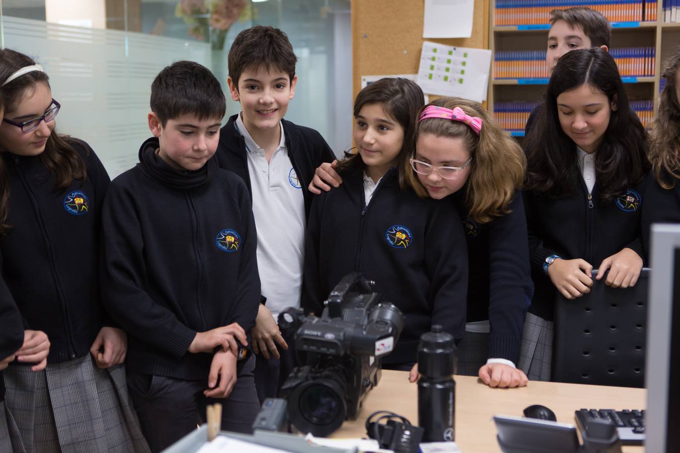 Los alumnos de 6 º A del colegio Nuestra Señora del Buen Consejo, Agustinas, visitan la multimedia de Diario LA RIOJA