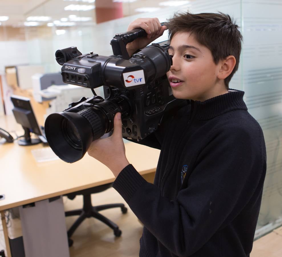 Los alumnos de 6 º A del colegio Nuestra Señora del Buen Consejo, Agustinas, visitan la multimedia de Diario LA RIOJA