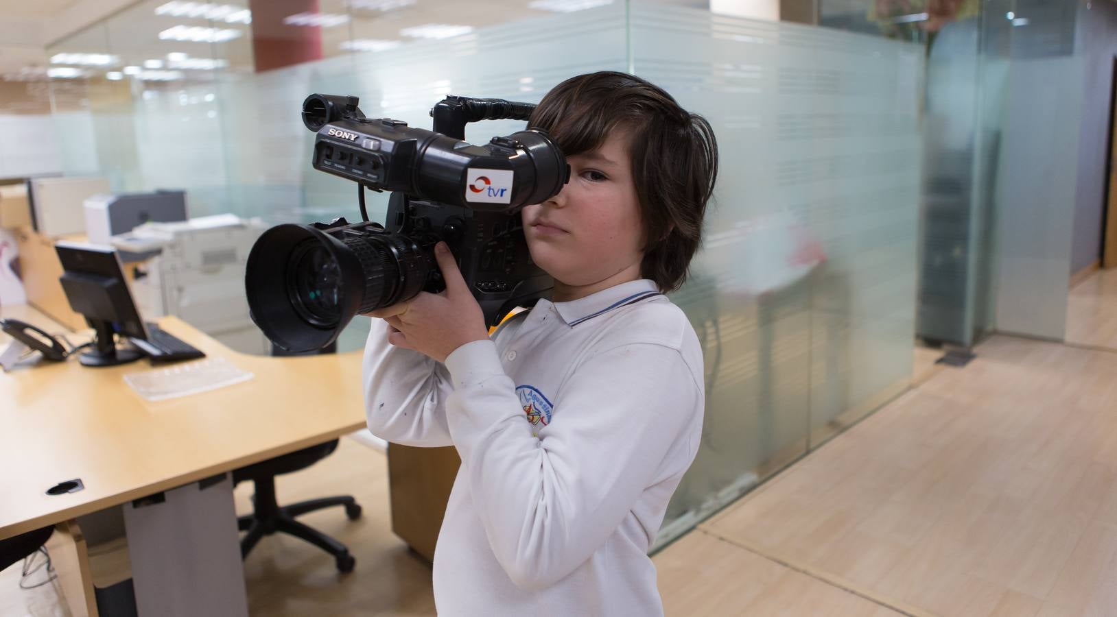 Los alumnos de 6 º A del colegio Nuestra Señora del Buen Consejo, Agustinas, visitan la multimedia de Diario LA RIOJA