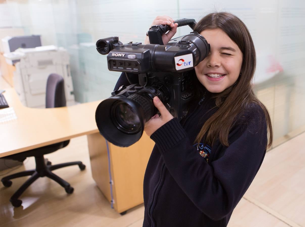 Los alumnos de 6 º A del colegio Nuestra Señora del Buen Consejo, Agustinas, visitan la multimedia de Diario LA RIOJA