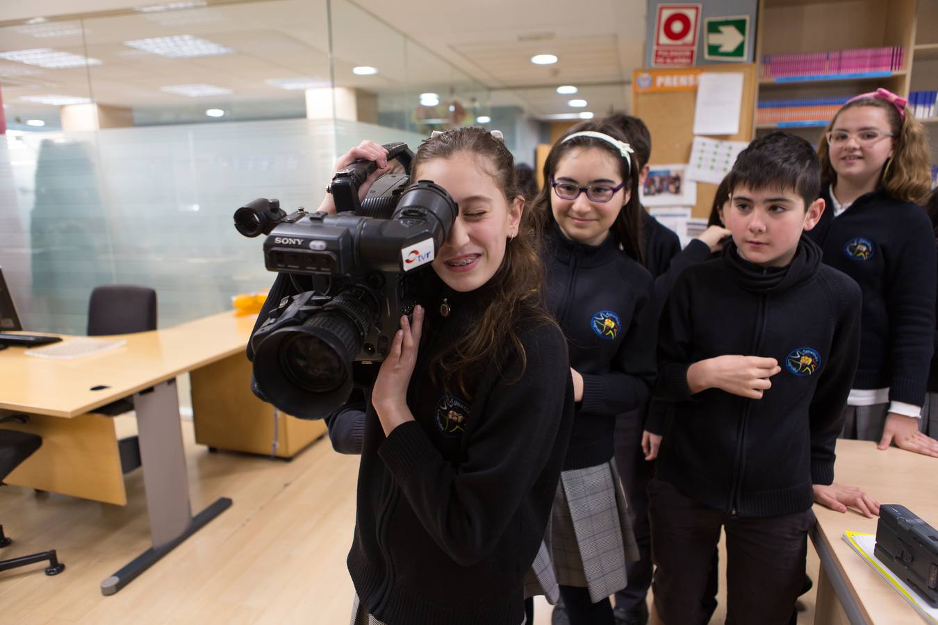 Los alumnos de 6 º A del colegio Nuestra Señora del Buen Consejo, Agustinas, visitan la multimedia de Diario LA RIOJA