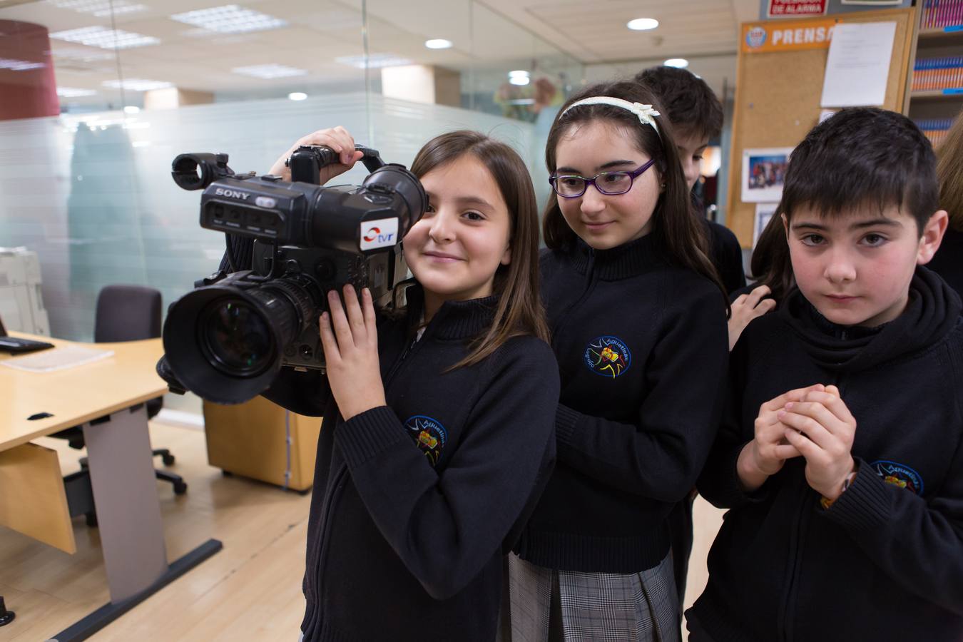 Los alumnos de 6 º A del colegio Nuestra Señora del Buen Consejo, Agustinas, visitan la multimedia de Diario LA RIOJA