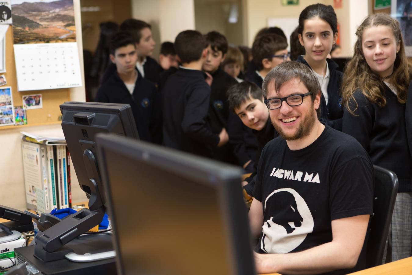 Los alumnos de 6 º A del colegio Nuestra Señora del Buen Consejo, Agustinas, visitan la multimedia de Diario LA RIOJA