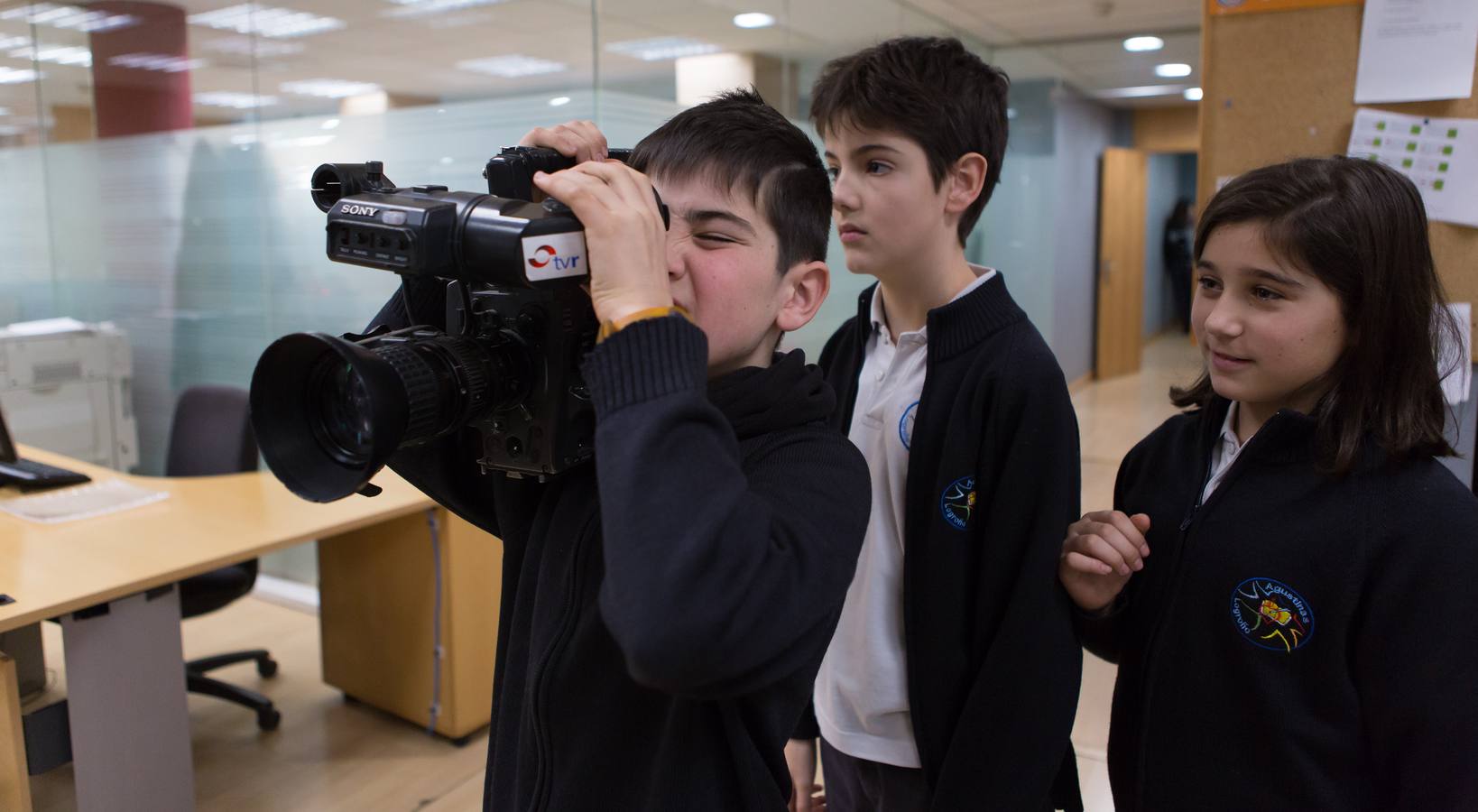 Los alumnos de 6 º A del colegio Nuestra Señora del Buen Consejo, Agustinas, visitan la multimedia de Diario LA RIOJA