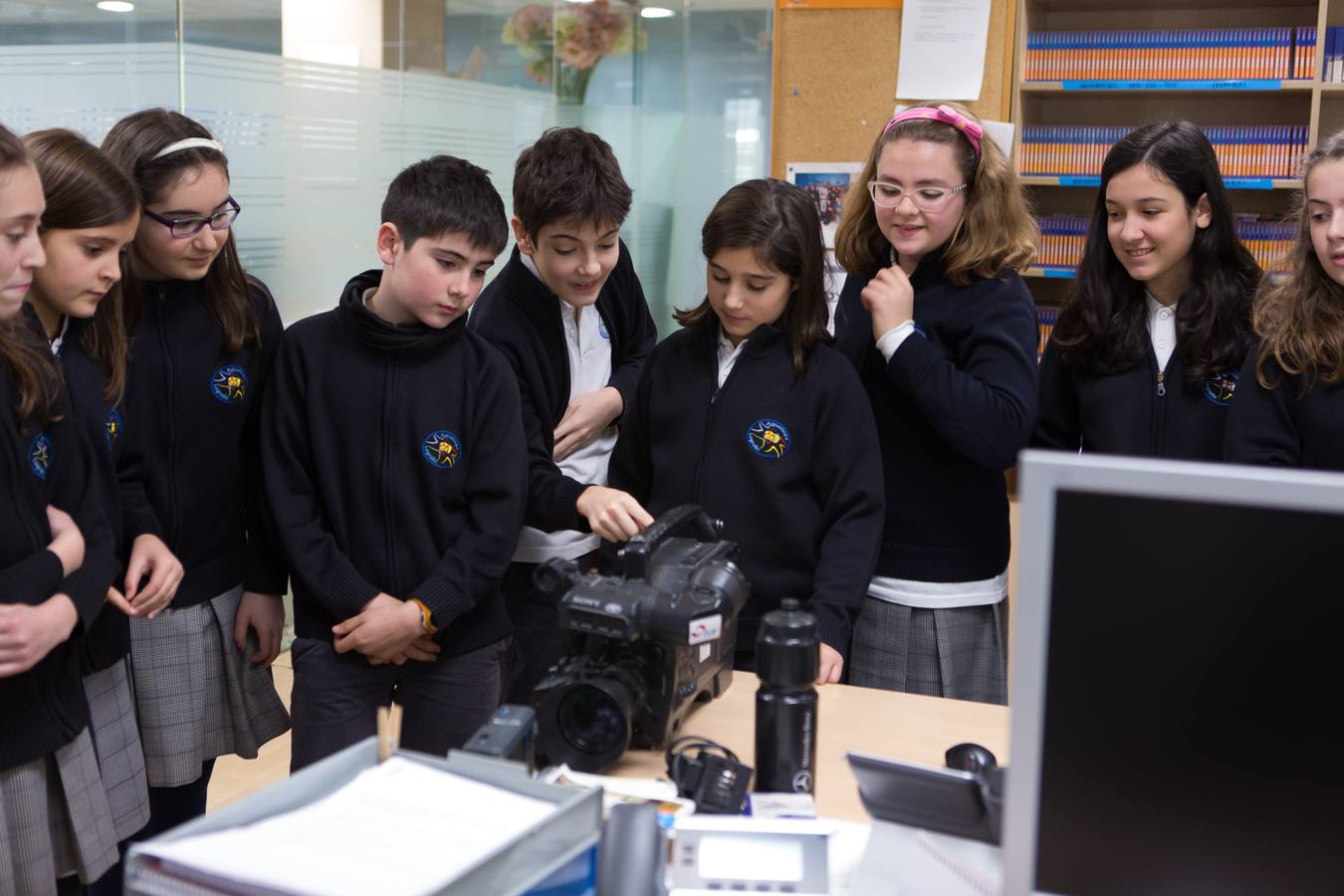 Los alumnos de 6 º A del colegio Nuestra Señora del Buen Consejo, Agustinas, visitan la multimedia de Diario LA RIOJA