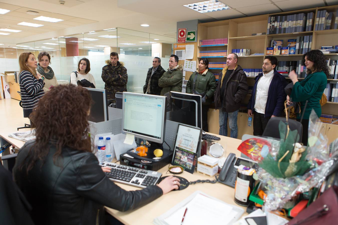 Fundación Cáritas Chavicar del centro de inserción social de Santo Domingo visitan la multimedia de Diario LA RIOJA