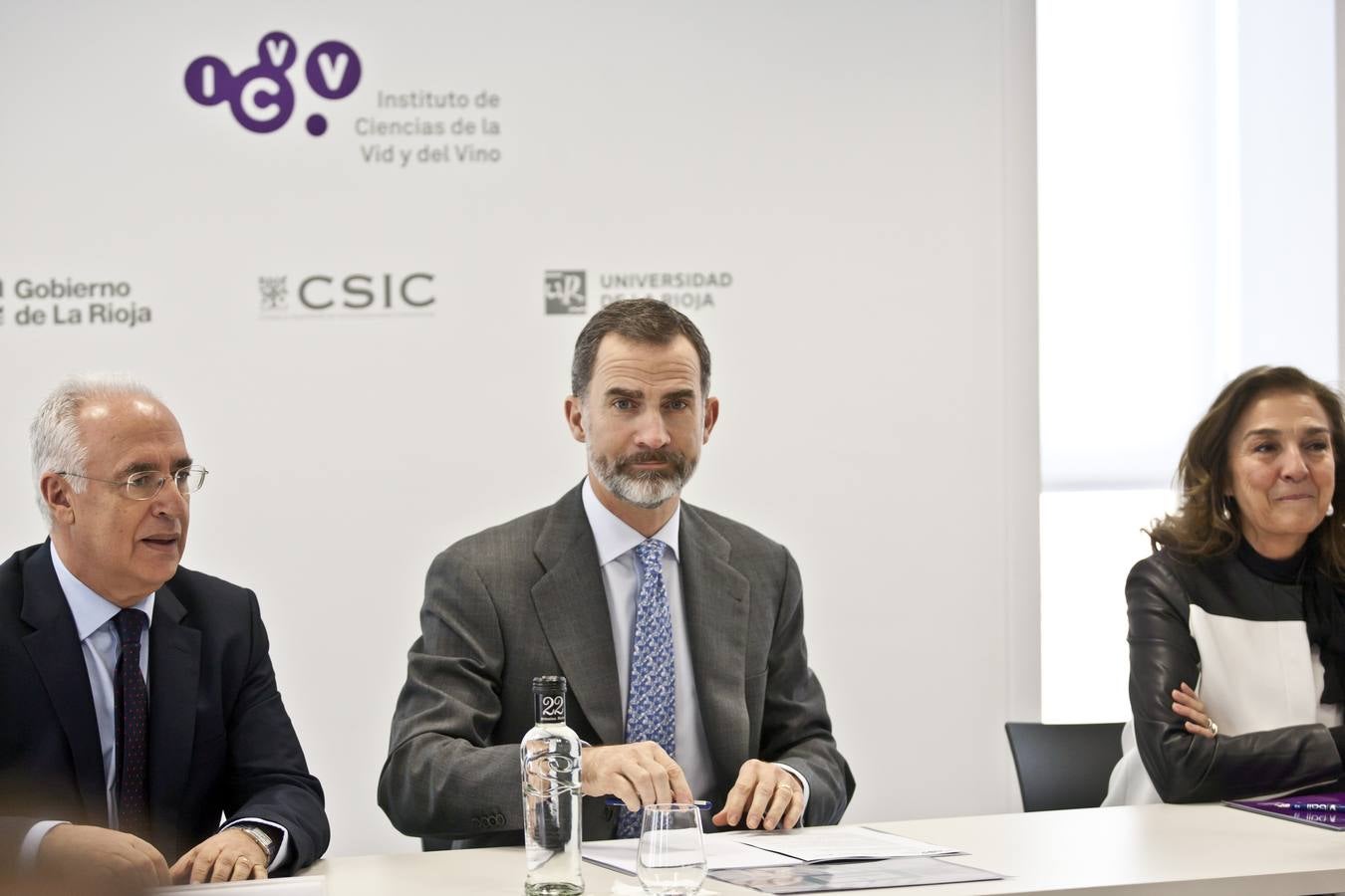 Felipe VI brinda con Rioja por la investigación y la enología