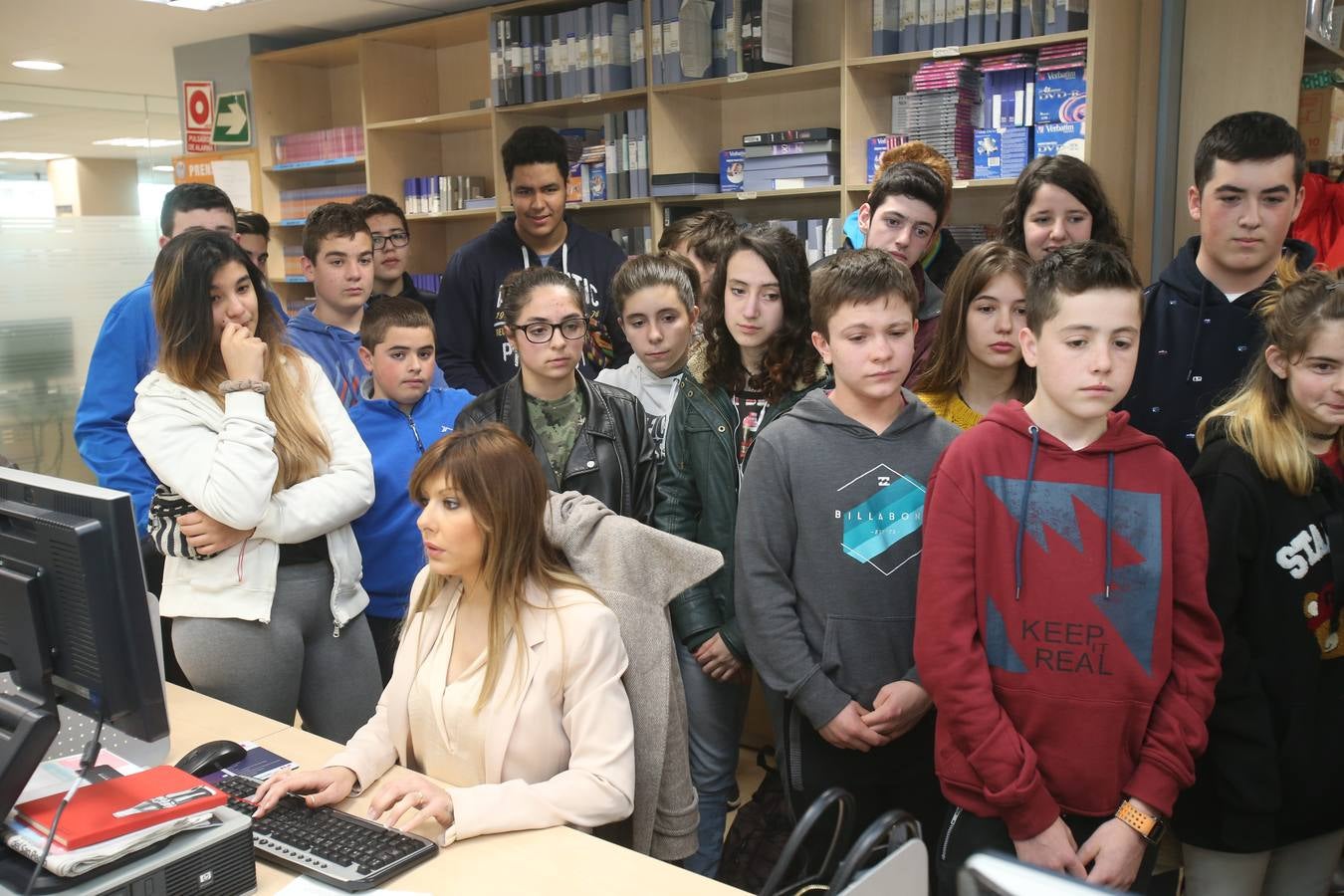 Los alumnos de 3 º de la ESDO FP del IES Laboral visitan la multimedia de Diario LA RIOJA