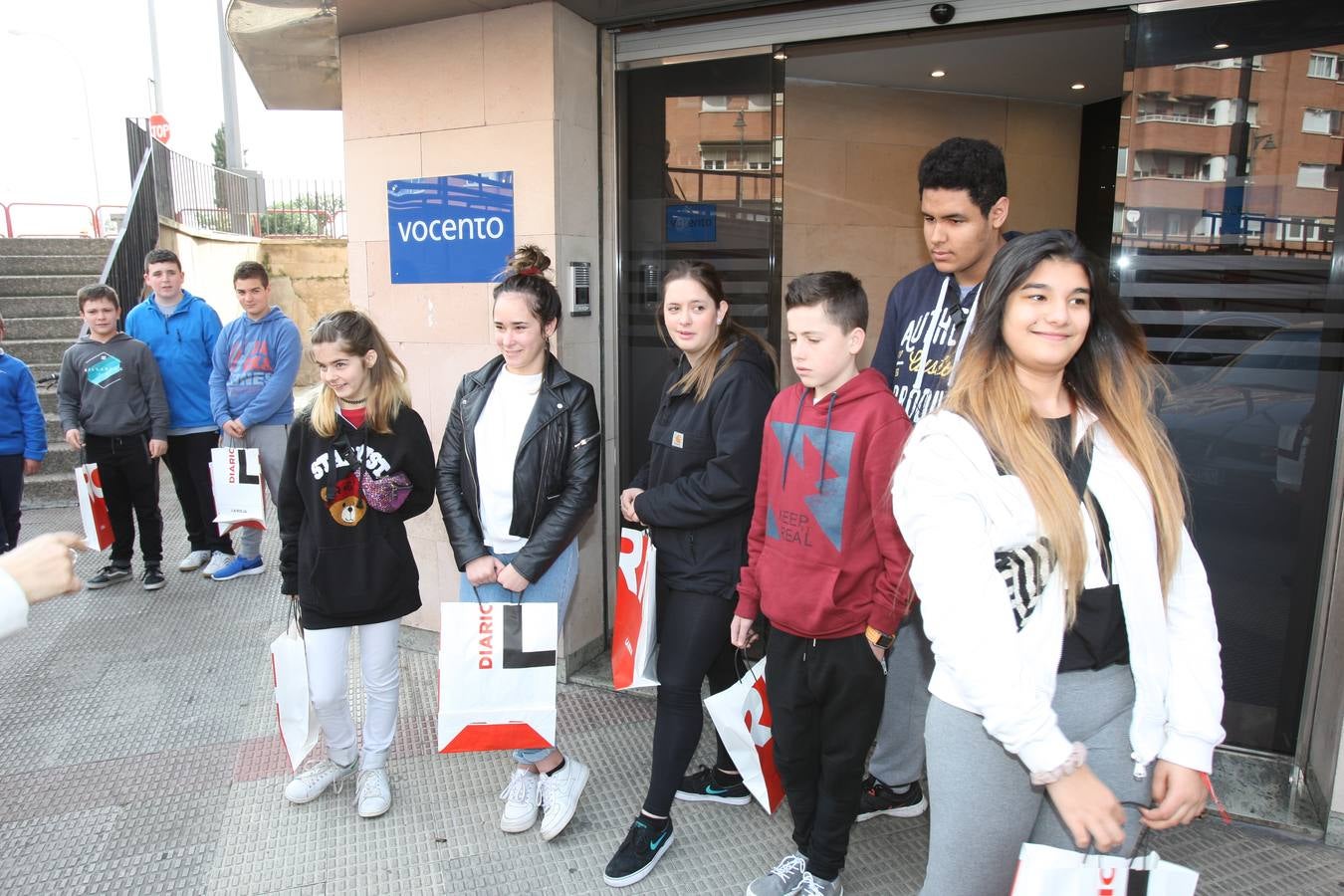 Los alumnos de 3 º de la ESDO FP del IES Laboral visitan la multimedia de Diario LA RIOJA