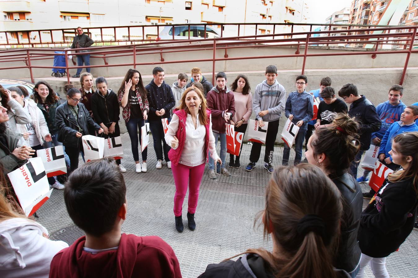 Los alumnos de 3 º de la ESDO FP del IES Laboral visitan la multimedia de Diario LA RIOJA