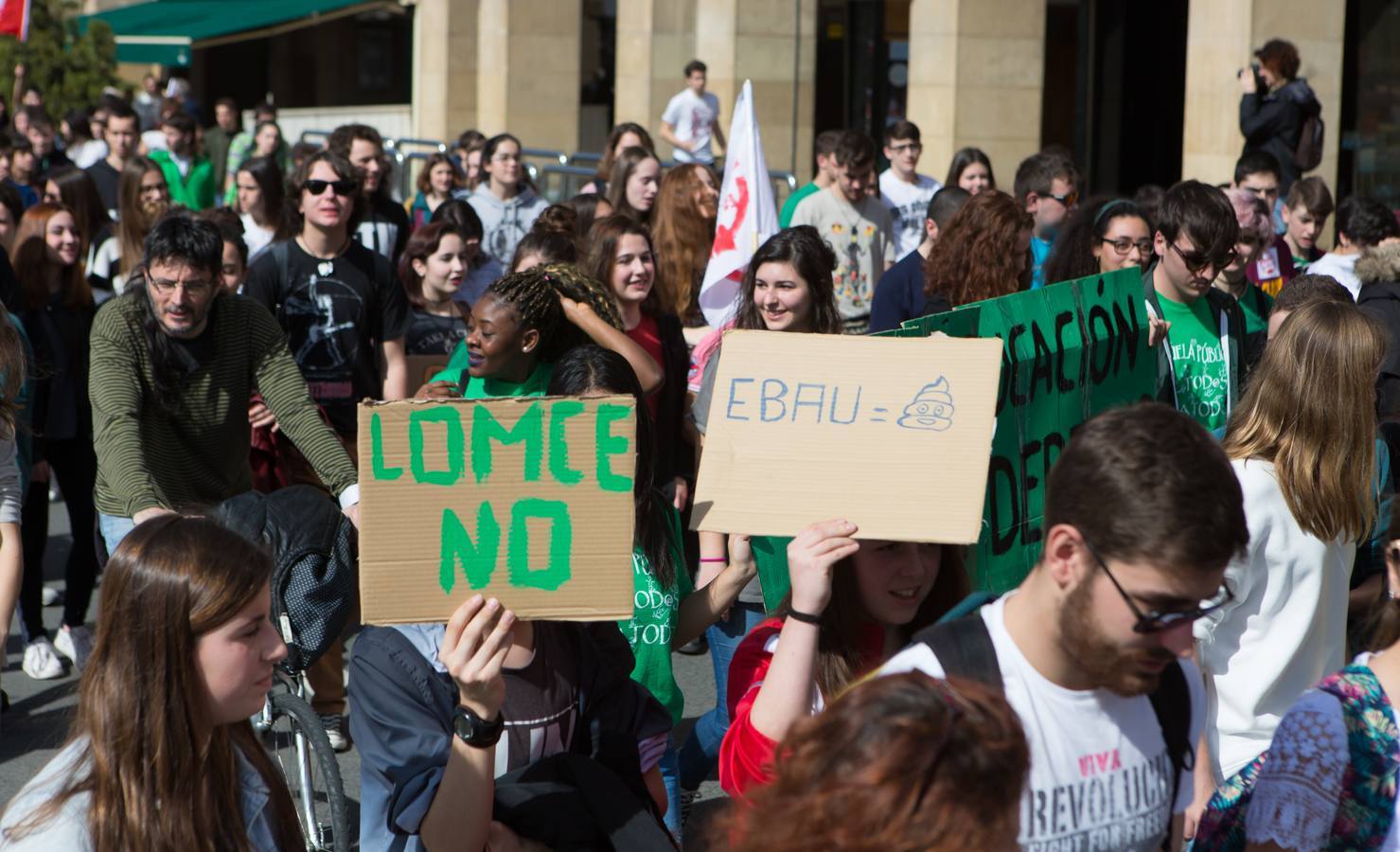 Los estudiantes se manifiestan en Logroño en defensa de la escuela pública