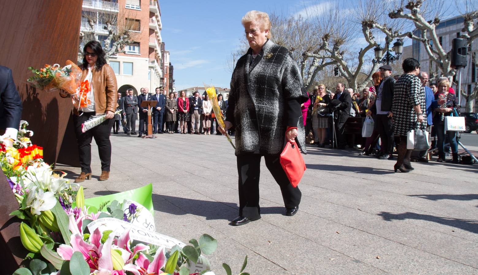Homenaje en Logroñoa las víctimas del terrosimo