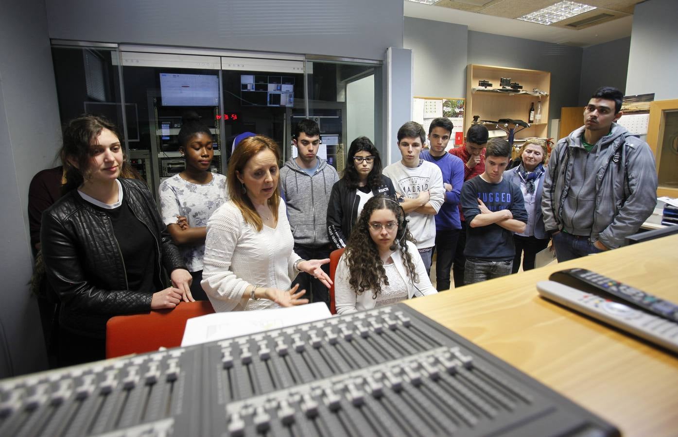 Alumnos del IES Comercio visitan la multimedia de Diario LA RIOJA