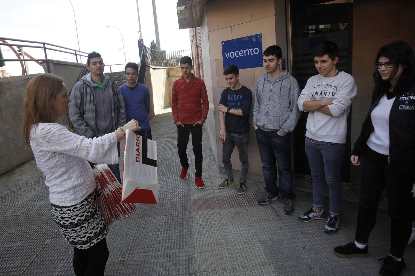 Alumnos del IES Comercio visitan la multimedia de Diario LA RIOJA