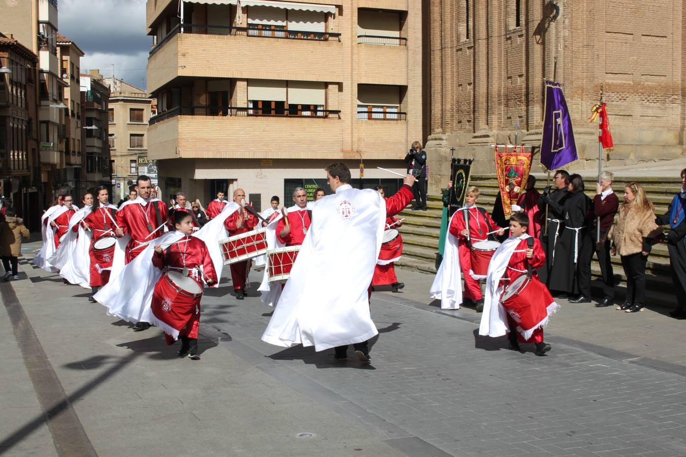 Los bombos atraen la Semana Santa en Arnedo