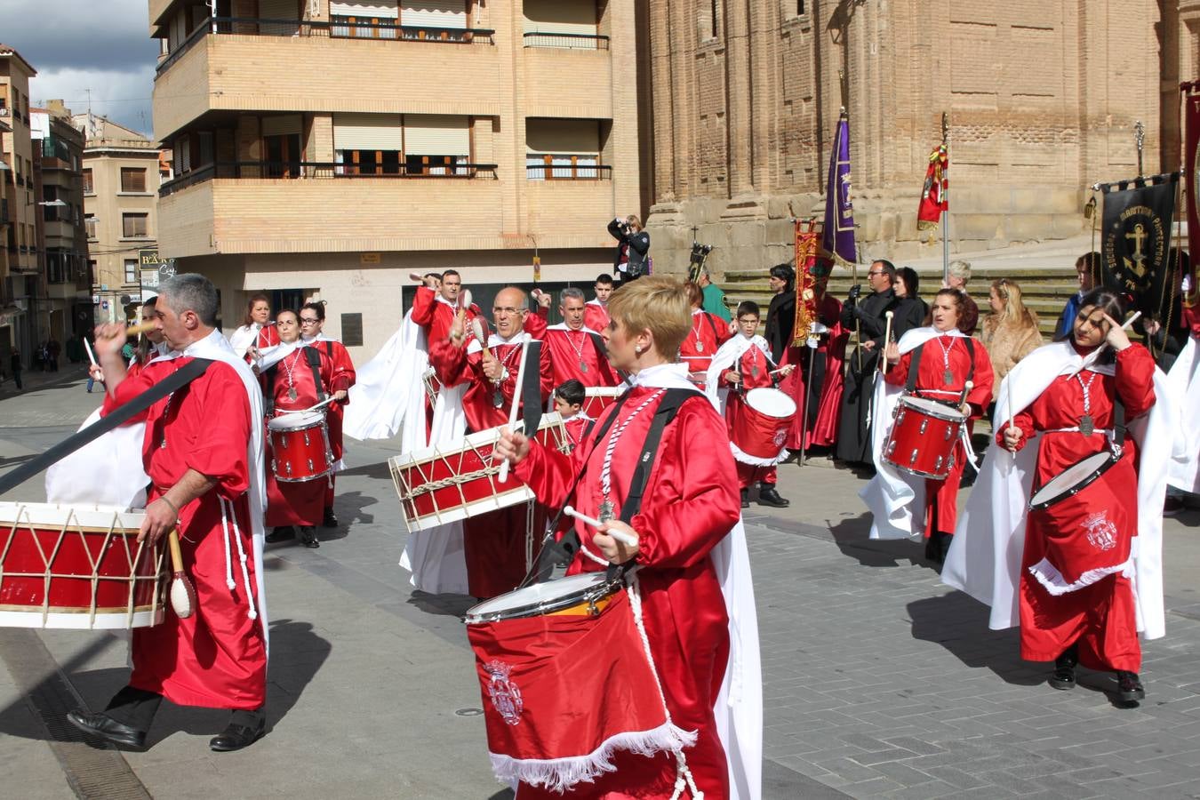 Los bombos atraen la Semana Santa en Arnedo