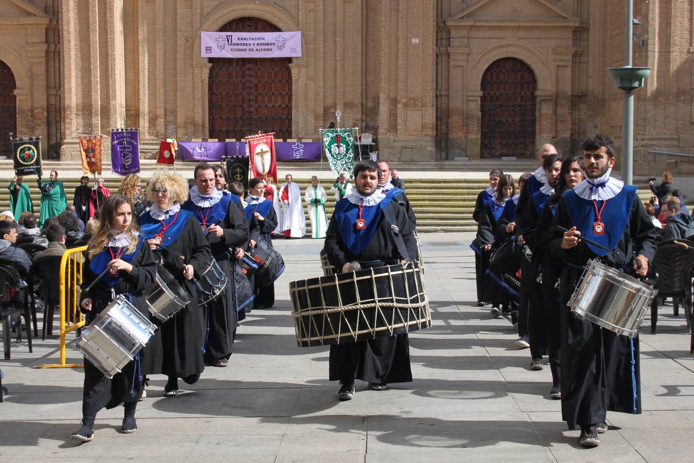 Los bombos atraen la Semana Santa en Arnedo