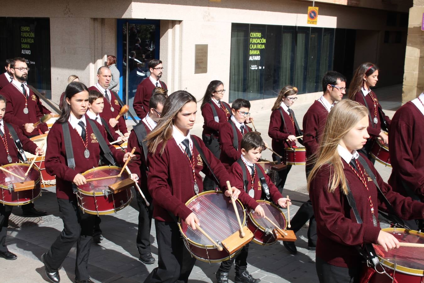 Los bombos atraen la Semana Santa en Arnedo