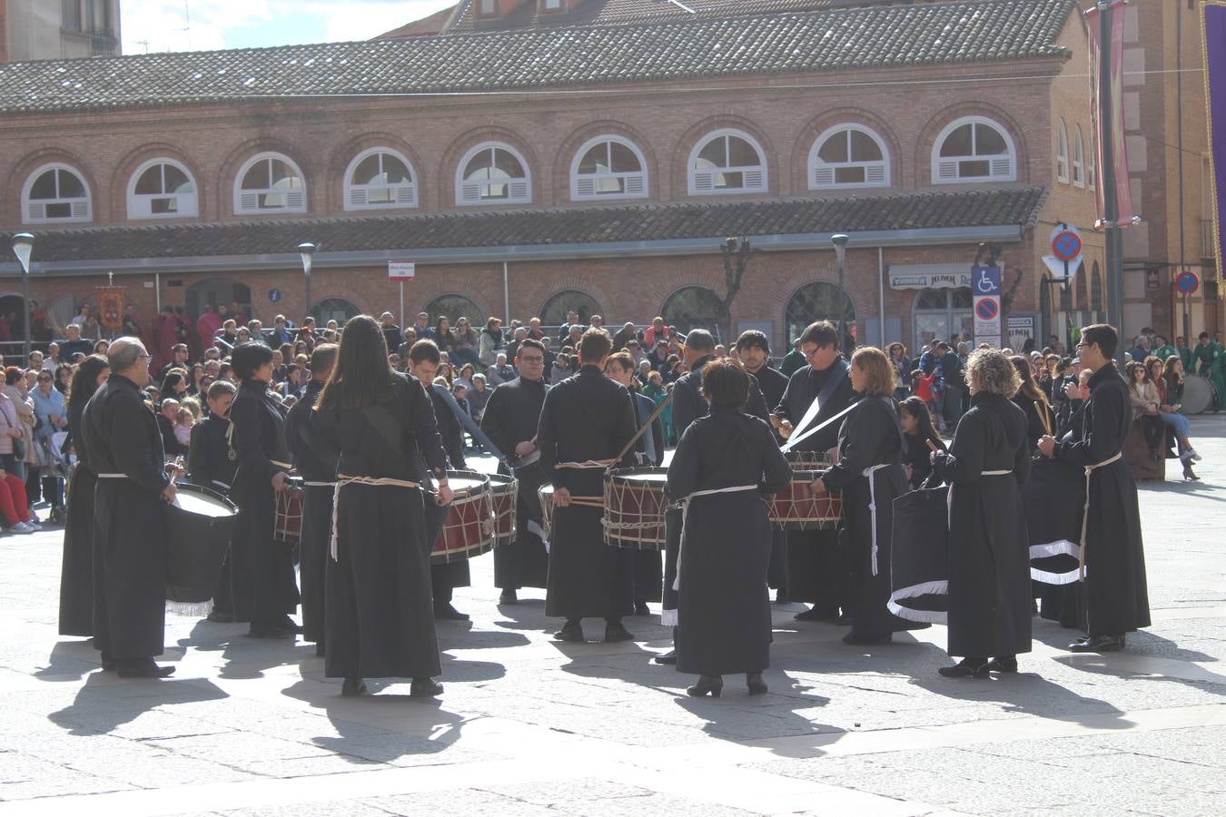 Exaltación de tambores y cornetas