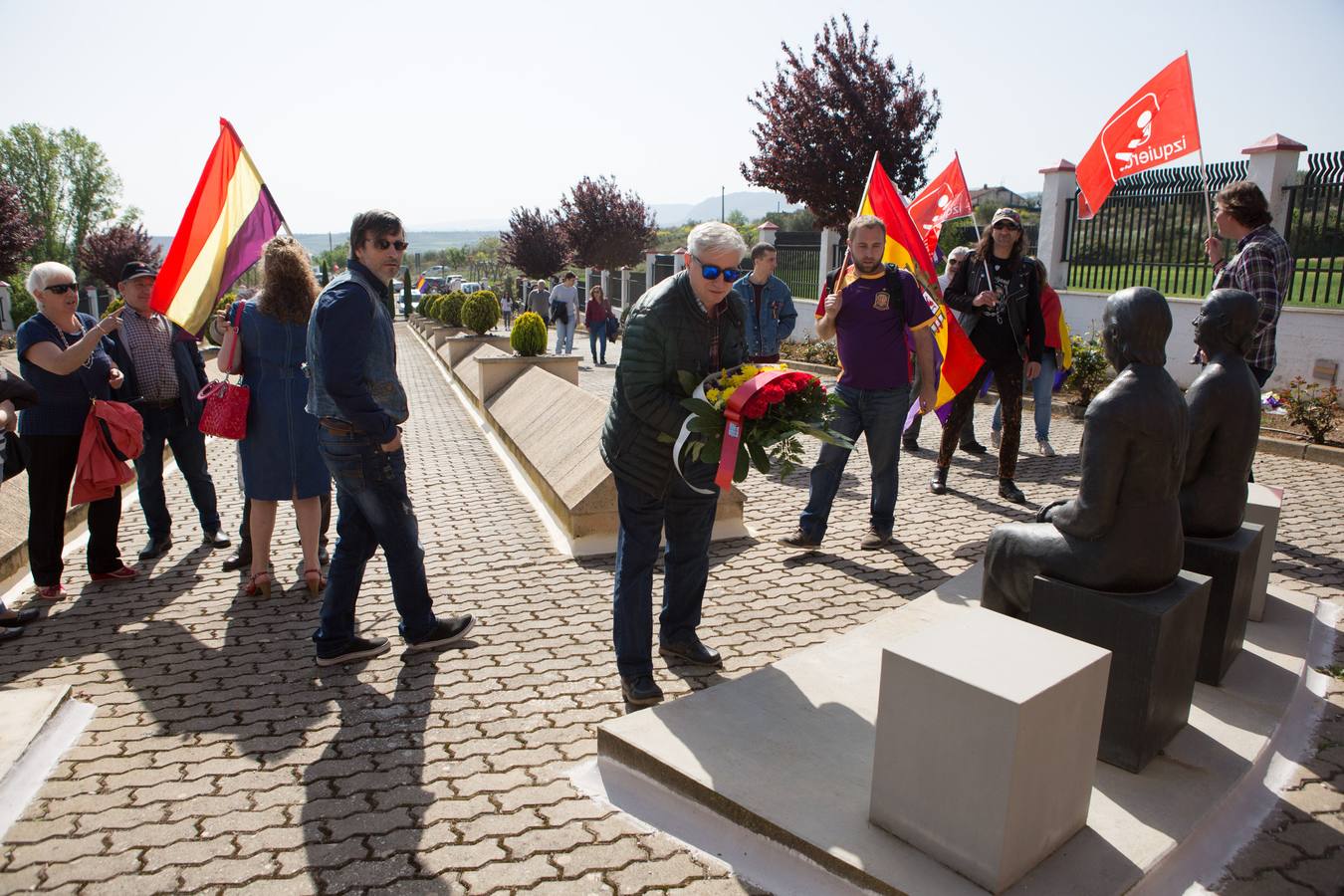 Día de la República en el cementerio civil de la Barranca