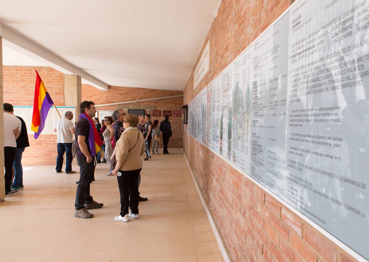 Día de la República en el cementerio civil de la Barranca