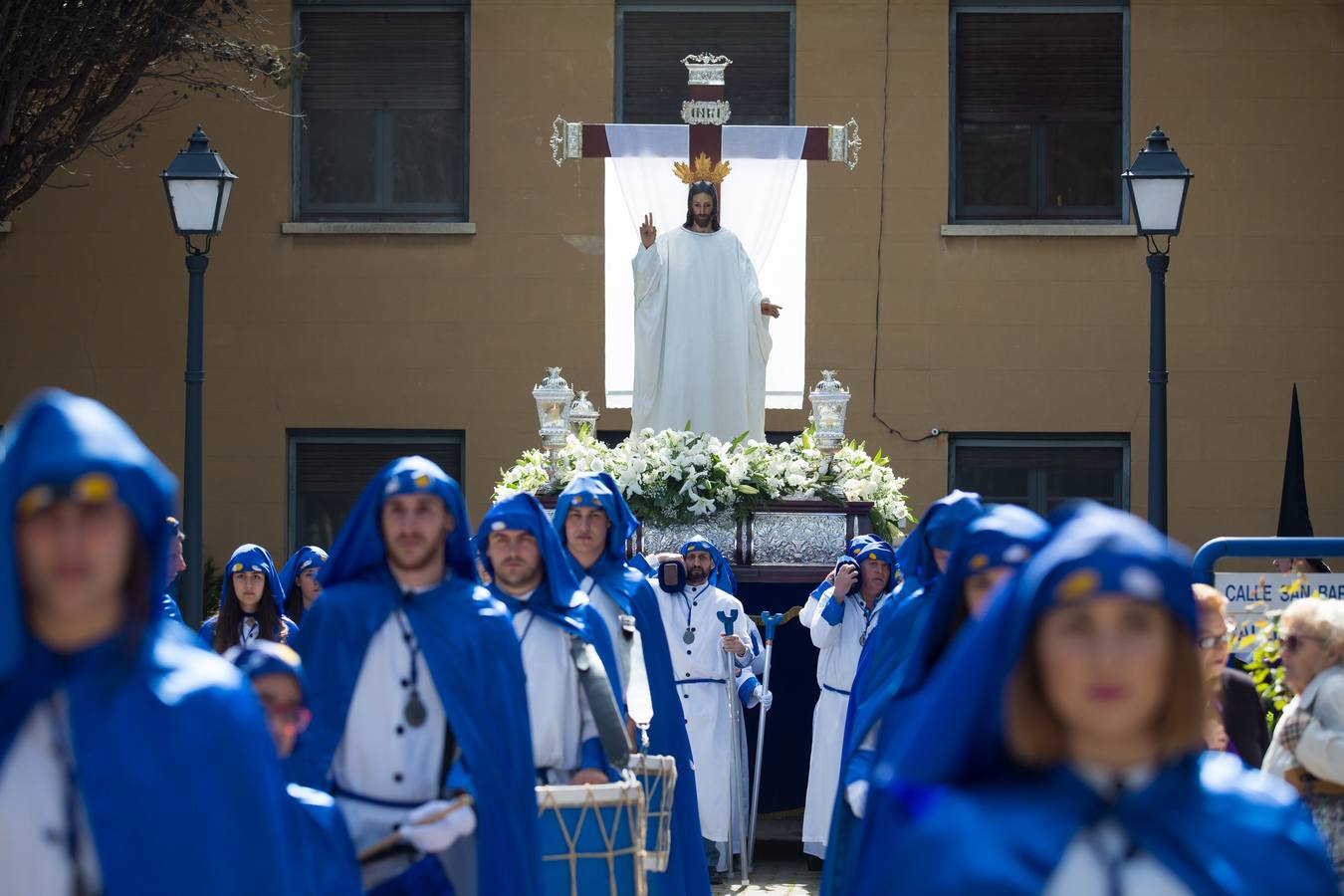 El paso del ‘Santo Cristo resucitado&#039; cierra la Semana Santa (I)
