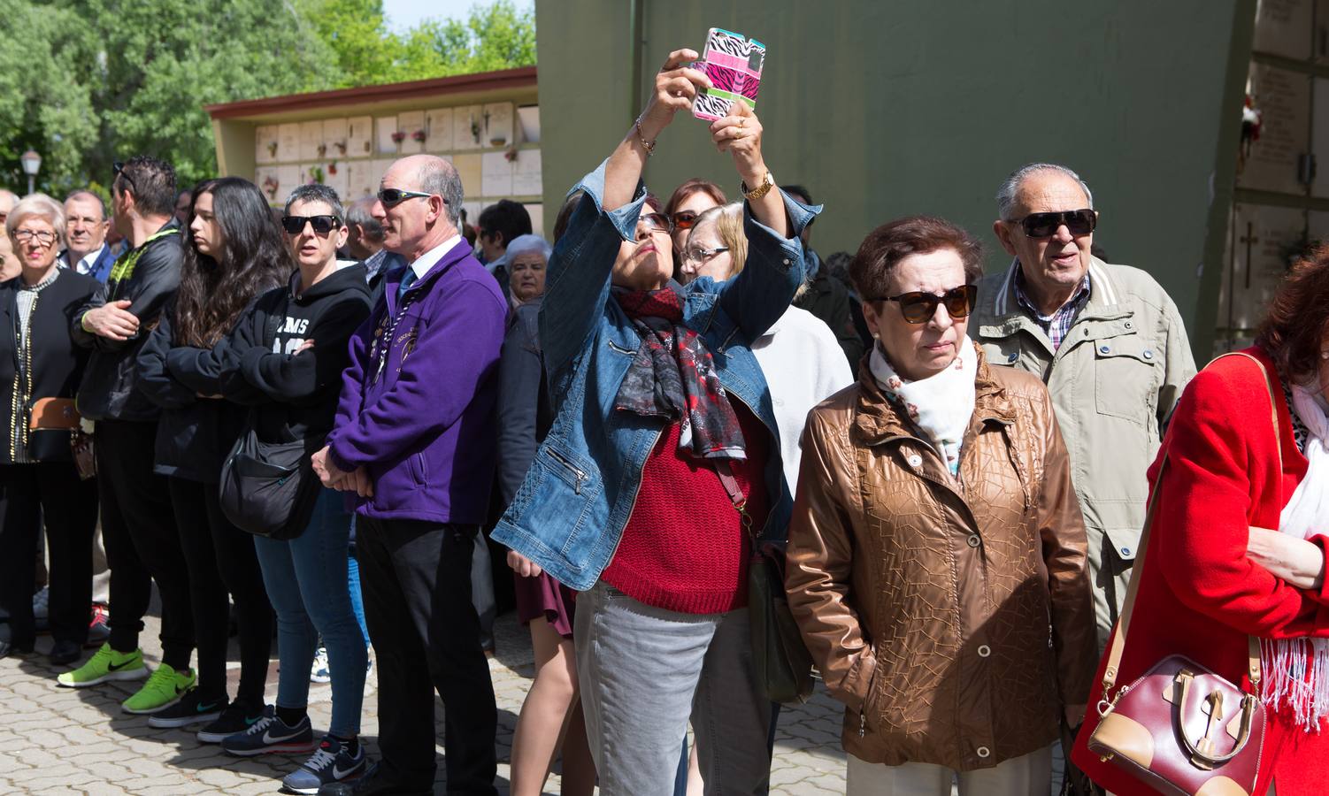 El paso del ‘Santo Cristo resucitado&#039; cierra la Semana Santa (I)